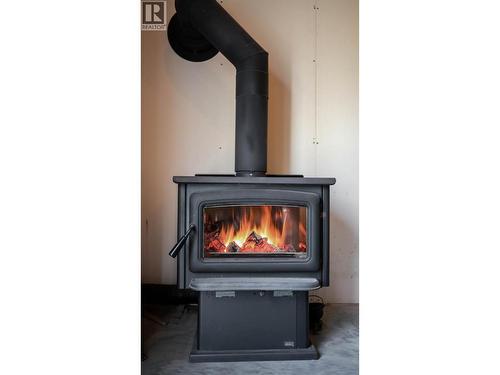 4165 93 Highway, Grasmere, BC - Indoor With Fireplace
