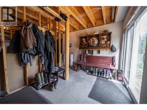 4165 93 Highway, Grasmere, BC - Indoor