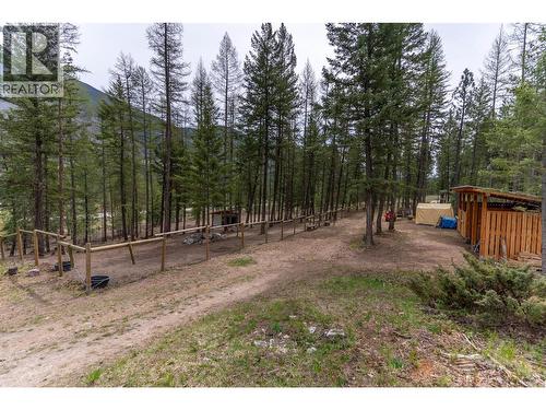 4165 93 Highway, Grasmere, BC - Outdoor