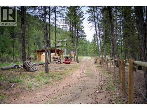 4165 93 Highway, Grasmere, BC - Outdoor