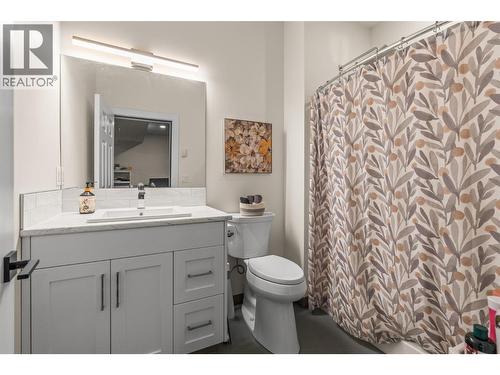 8909 Cherry Lane, Coldstream, BC - Indoor Photo Showing Bathroom