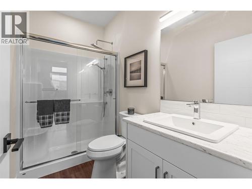 8909 Cherry Lane, Coldstream, BC - Indoor Photo Showing Bathroom