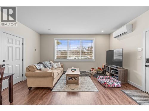 8909 Cherry Lane, Coldstream, BC - Indoor Photo Showing Living Room
