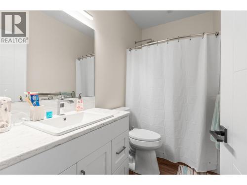 8909 Cherry Lane, Coldstream, BC - Indoor Photo Showing Bathroom