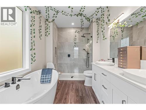 8909 Cherry Lane, Coldstream, BC - Indoor Photo Showing Bathroom