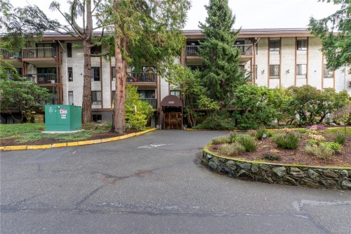 203-1009 McKenzie Ave  Saanich, BC V8X 4B1