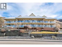 The Mandalay amenities also include a hot tub and fitness room! - 