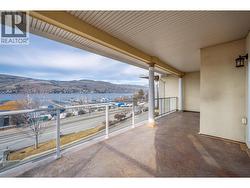 Large covered deck with VIEWS!! - 