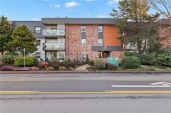 206-1725 Cedar Hill Cross Rd  Saanich, BC V8P 2P8