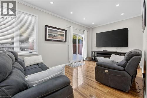 33 Panorama Way, Hamilton, ON - Indoor Photo Showing Living Room