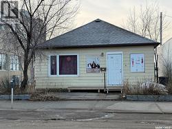 71 Ross STREET W  Moose Jaw, SK S6H 2M2