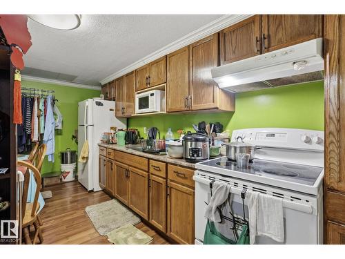 #16B 18305 89 Av Nw, Edmonton, AB - Indoor Photo Showing Kitchen