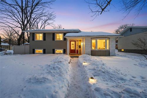 3 Golden Willow Crescent  Winnipeg, MB R2M 4E1