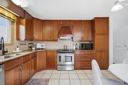 3 Golden Willow Crescent, Winnipeg, MB - Indoor Photo Showing Kitchen With Double Sink