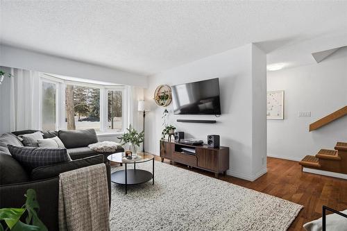 3 Golden Willow Crescent, Winnipeg, MB - Indoor Photo Showing Living Room