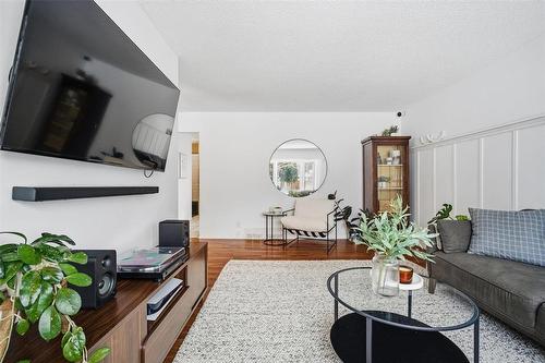 3 Golden Willow Crescent, Winnipeg, MB - Indoor Photo Showing Living Room