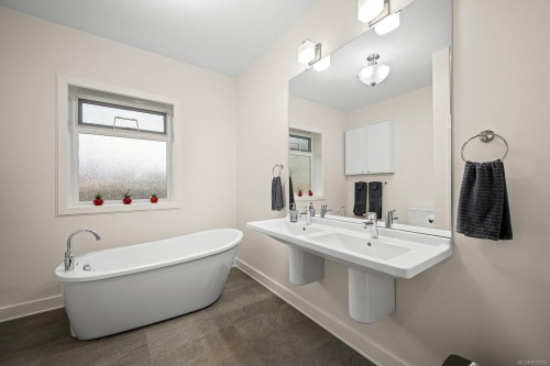 3767 Maple Lane, Royston, BC 