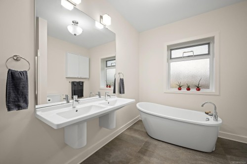 3767 Maple Lane, Royston, BC 