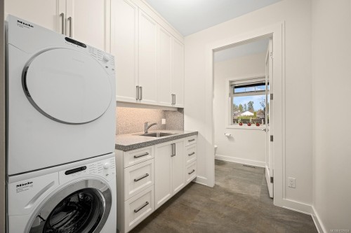 3767 Maple Lane, Royston, BC 