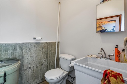 1100 Back Rd, Courtenay, BC 