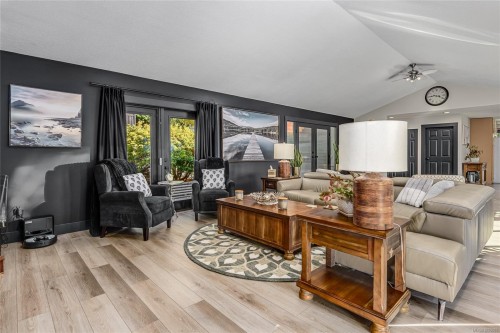 1100 Back Rd, Courtenay, BC 