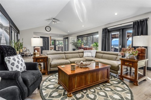 1100 Back Rd, Courtenay, BC 