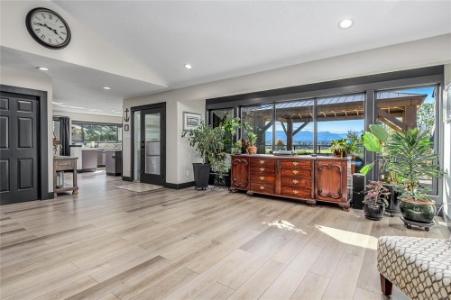 1100 Back Rd, Courtenay, BC 