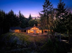 186 Sarah Way  Salt Spring, BC V8K 2X8