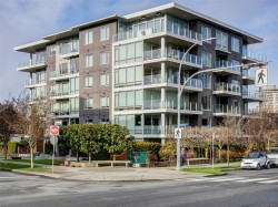 403-200 Douglas St  Victoria, BC V8V 2P2