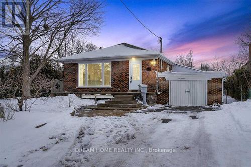 302 CROSBY AVENUE  Richmond Hill, ON L4C 2R6