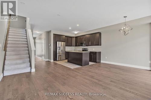 85 - 1960 Dalmagarry Road, London North, ON - Indoor Photo Showing Kitchen With Upgraded Kitchen