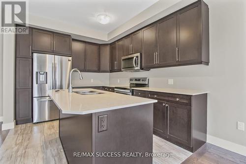 85 - 1960 Dalmagarry Road, London North, ON - Indoor Photo Showing Kitchen With Double Sink With Upgraded Kitchen