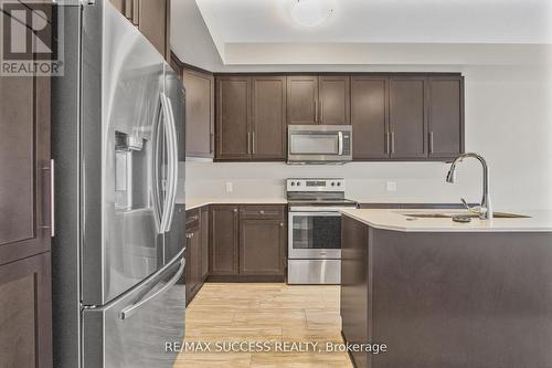 85 - 1960 Dalmagarry Road, London North, ON - Indoor Photo Showing Kitchen With Upgraded Kitchen