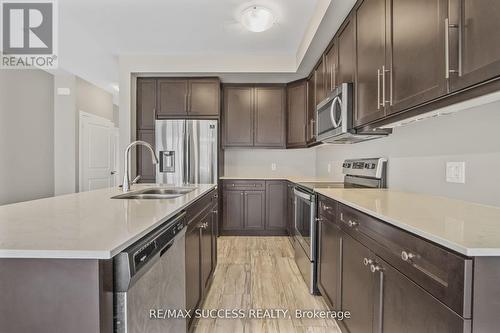85 - 1960 Dalmagarry Road, London North, ON - Indoor Photo Showing Kitchen With Double Sink With Upgraded Kitchen