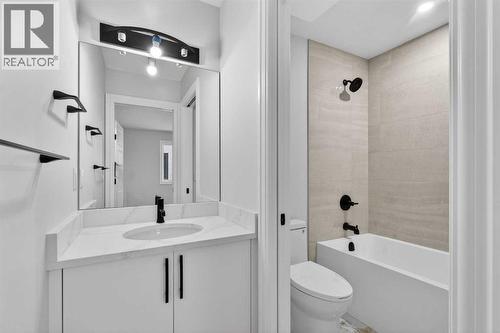 98 Waterford Crescent, Chestermere, AB - Indoor Photo Showing Bathroom