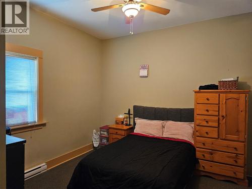 618 7Th Avenue, Keremeos, BC - Indoor Photo Showing Bedroom