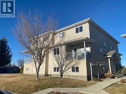 2, 23 Highlands Place W  Lethbridge, AB T1J 4X8