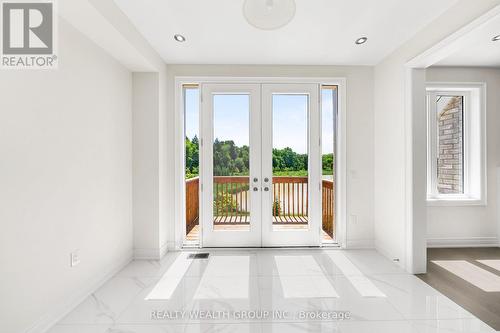 261 Seaview Heights, East Gwillimbury, ON - Indoor Photo Showing Other Room