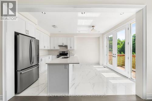 261 Seaview Heights, East Gwillimbury, ON - Indoor Photo Showing Kitchen