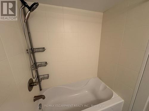 404 - 363 Colborne Street, London East, ON - Indoor Photo Showing Bathroom