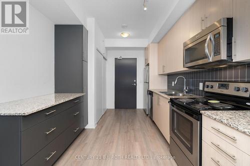 1507 - 85 Duke Street W, Kitchener, ON - Indoor Photo Showing Kitchen With Double Sink With Upgraded Kitchen