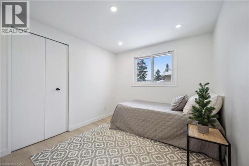 21 Forest Glen Court, Kitchener, ON - Indoor Photo Showing Bedroom