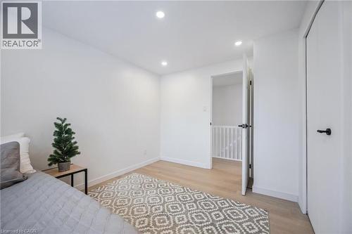 21 Forest Glen Court, Kitchener, ON - Indoor Photo Showing Bedroom