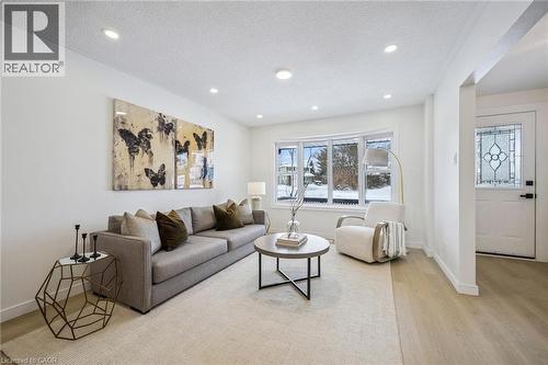 21 Forest Glen Court, Kitchener, ON - Indoor Photo Showing Living Room