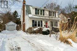 10 ROBINSON STREET S  Grimsby, ON L3M 3C4