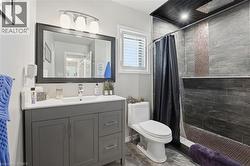 Main Bathroom - 