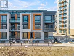 TH810 - 3 STECKLEY HOUSE LANE  Richmond Hill, ON L4S 1L9