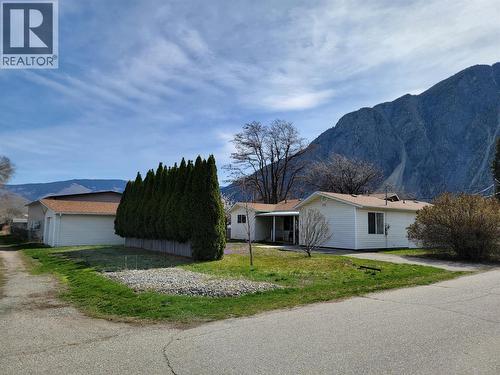 604 11Th Avenue, Keremeos, BC - Outdoor