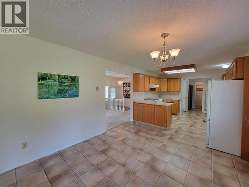 604 11Th Avenue, Keremeos, BC - Indoor Photo Showing Kitchen