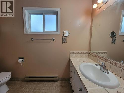 604 11Th Avenue, Keremeos, BC - Indoor Photo Showing Bathroom